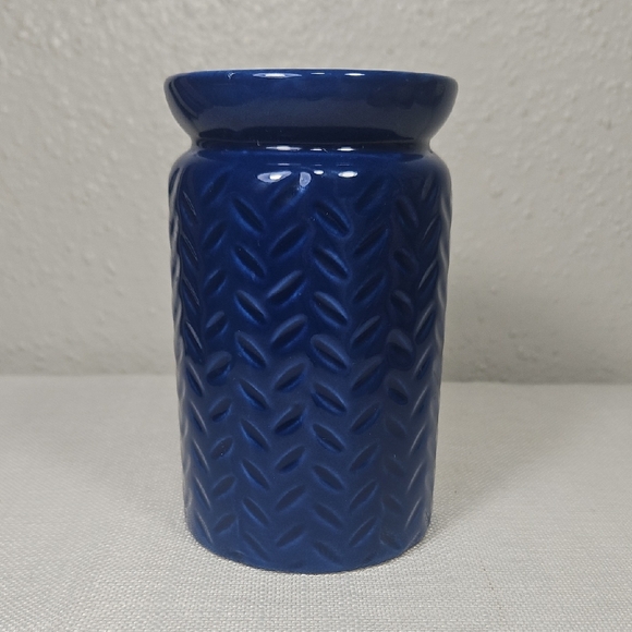 Elegant Blue Chevron Textured Ceramic Vase - Picture 3 of 6